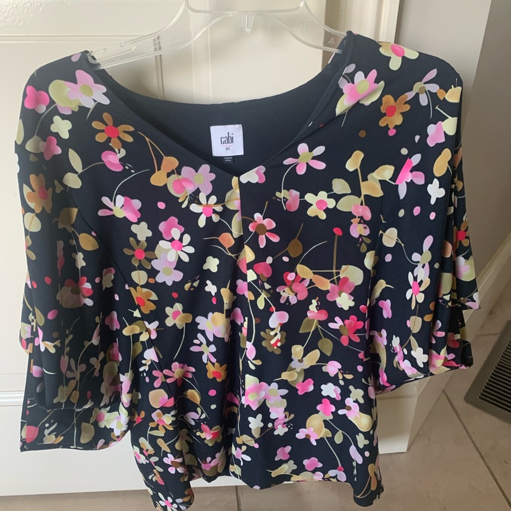 Cabi fall beautiful top  gentle used no stains.   Nonsmoking home
